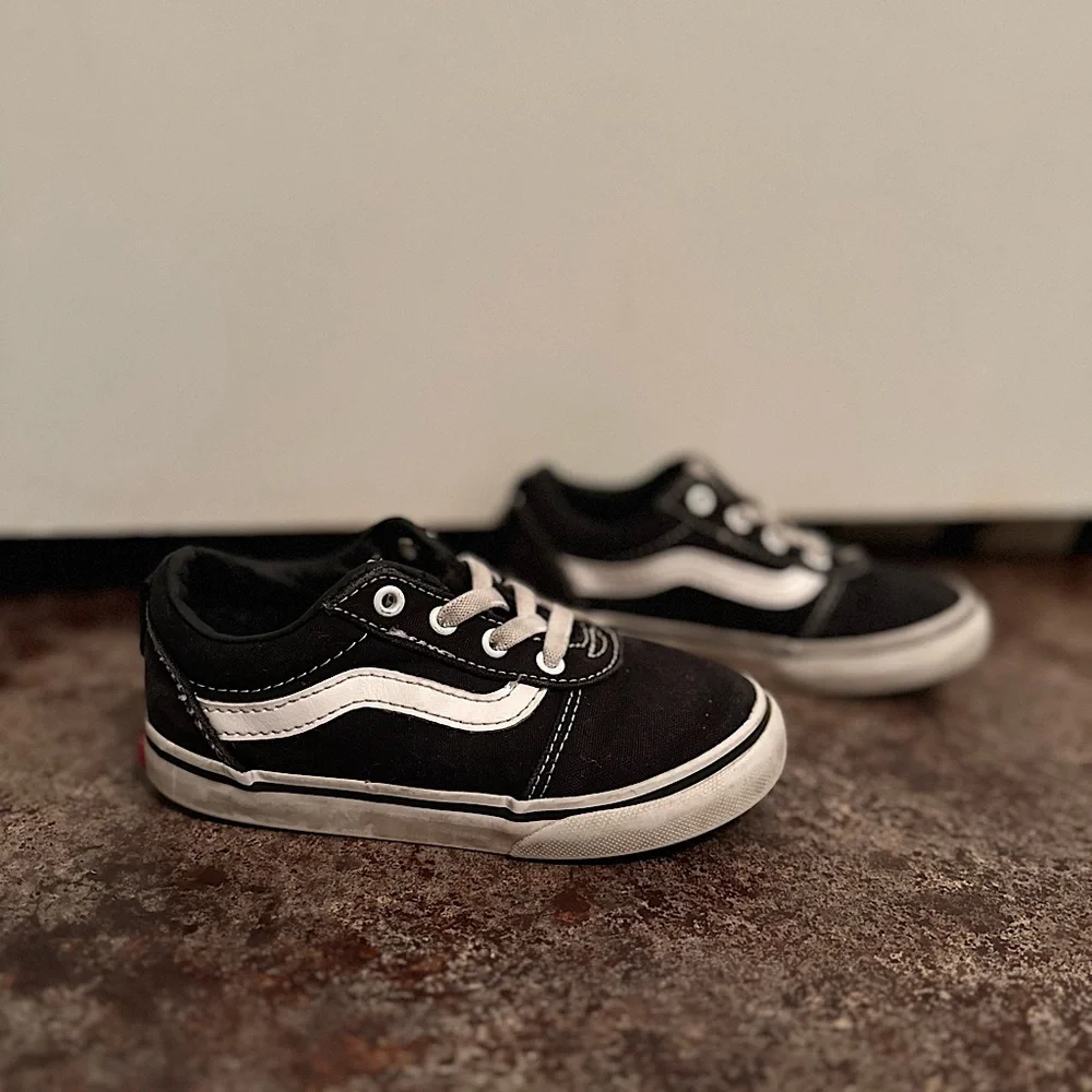 Size 9 Toddler Vans - Picture 1 of 3